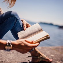 Топ-5 книг о том, как выйти замуж (и продержаться там подольше)